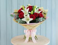 Букет цветов из:  Лилии и Розы в Якшур-Бодья