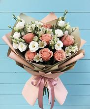 Букет цветов из:  Розы, Альстромерии и Лизиантусы в Якшур-Бодья