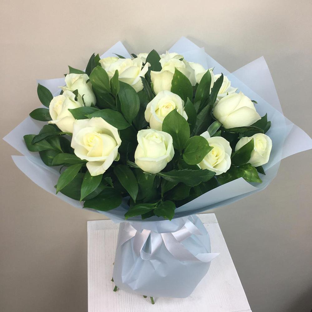 Букет 15 Белых роз Проуд в Якшур-Бодья