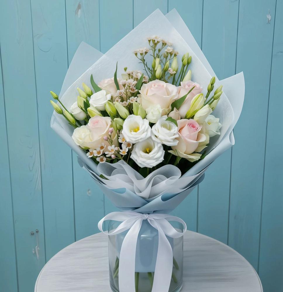 Букет цветов из: Розы и Лизиантусы в Якшур-Бодья