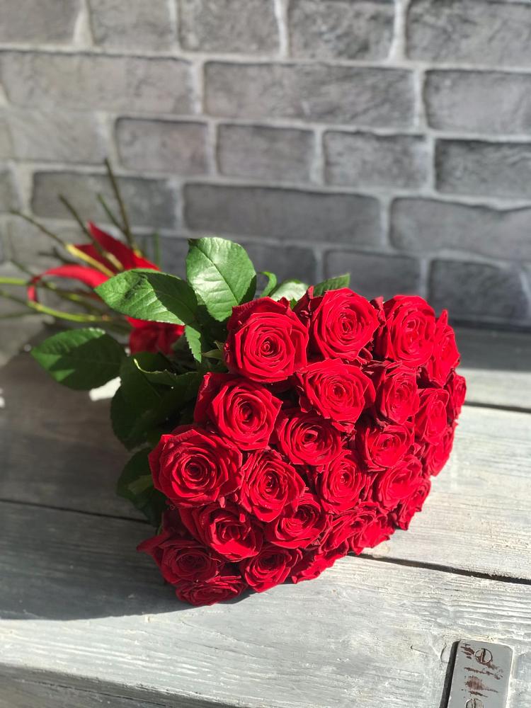 Букет Красные розы Фридом в Якшур-Бодья