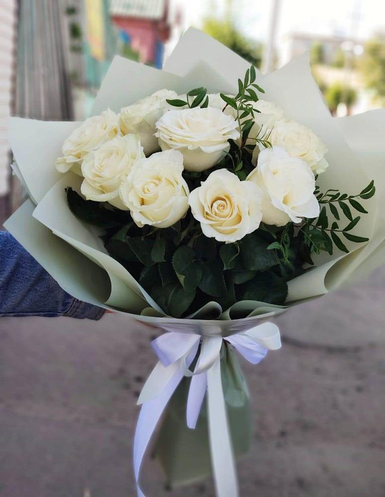 Букет Белые розы Проуд в Якшур-Бодья