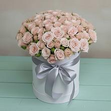 Цветочная композиция из Розы в шляпной коробке в Якшур-Бодья