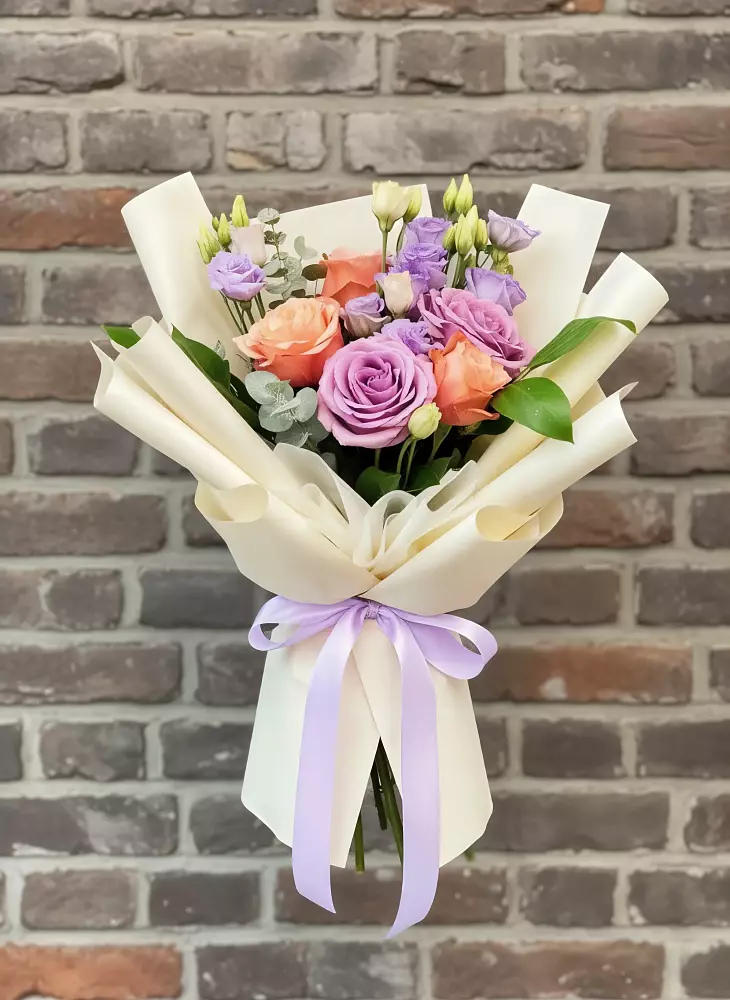 Букет цветов из: Лизиантусы и Розы в Якшур-Бодья