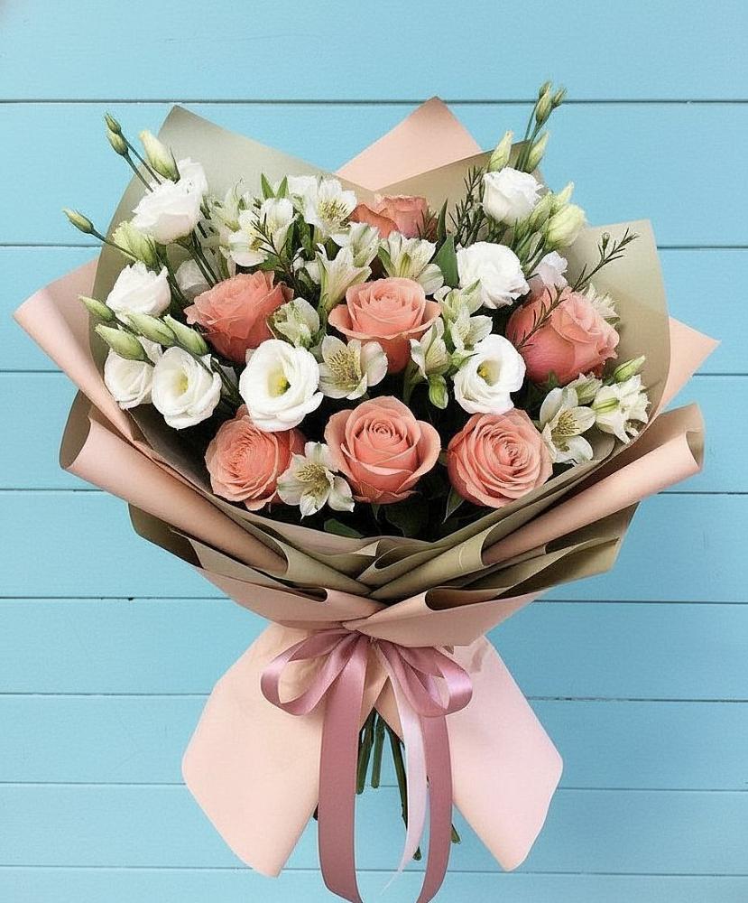 Букет цветов из: Розы, Альстромерии и Лизиантусы в Якшур-Бодья