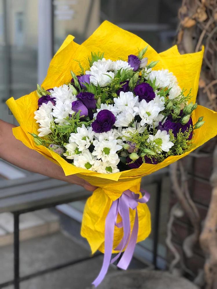 Букет цветов из: Ирисы, Хризантемы и Ромашки в Якшур-Бодья