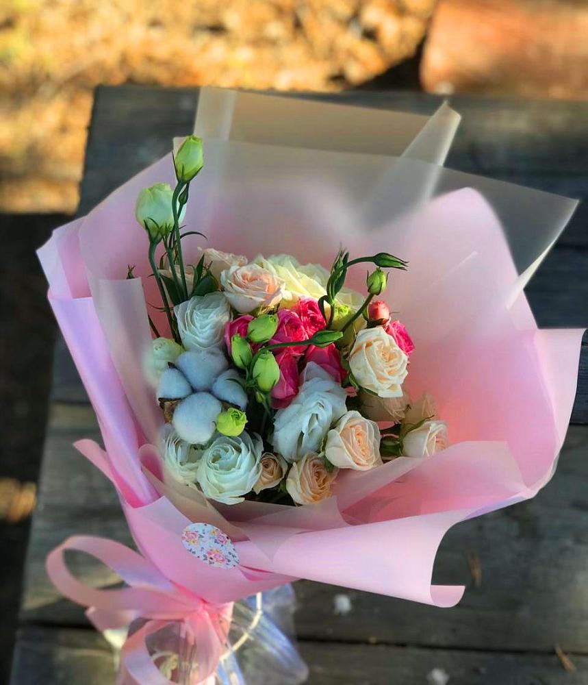 Букет цветов из: Розы и Лизиантусы в Якшур-Бодья