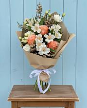 Букет цветов из:  Альстромерии, Лизиантусы, Розы и Хризантемы в Якшур-Бодья