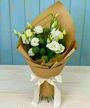 Букет цветов из:  Хризантемы и Лизиантусы в Якшур-Бодья