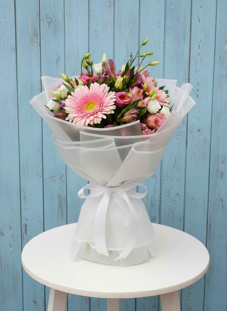 Букет цветов из: Герберы, Альстромерии и Лизиантусы в Якшур-Бодья