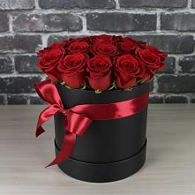 Цветочная композиция из Розы в шляпной коробке в Якшур-Бодья