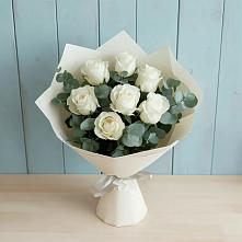 Букет Белые розы в Эвкалипте в Якшур-Бодья