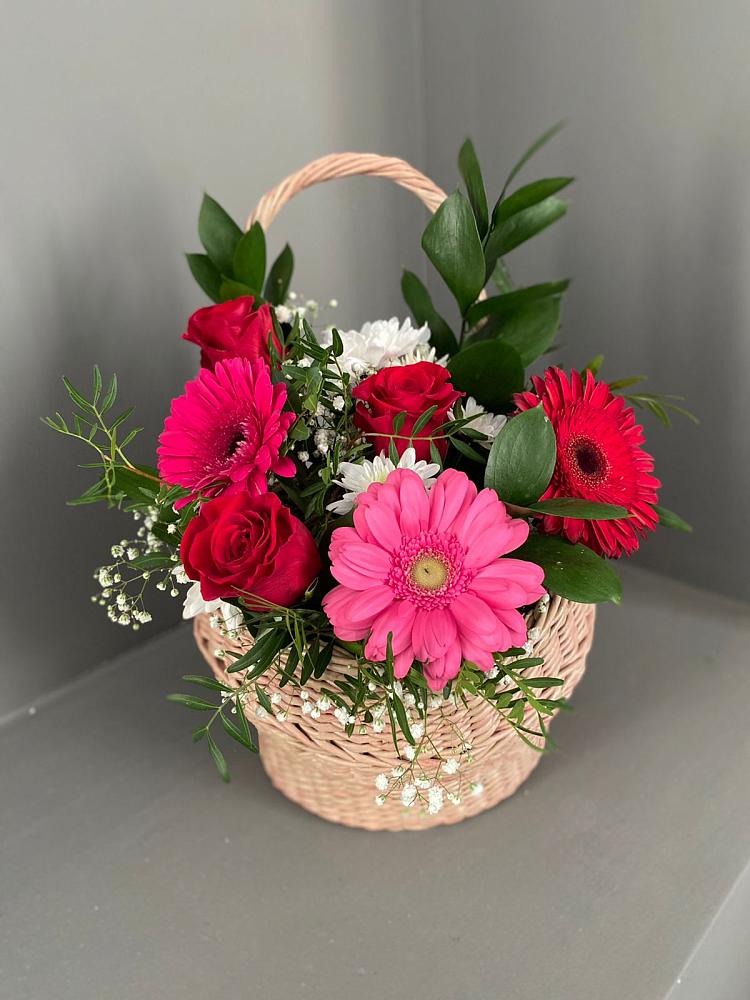 Цветочная композиция из Розы, Хризантемы и Герберы в корзине в Якшур-Бодья