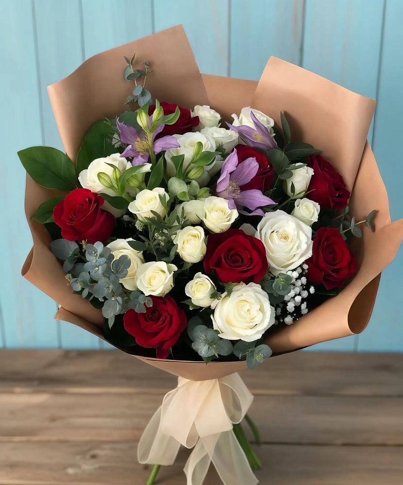 Букет цветов из: Розы и Альстромерии в Якшур-Бодья