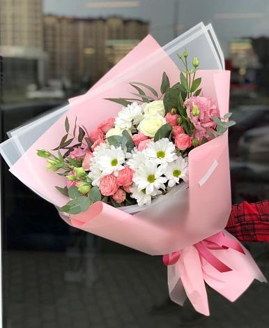 Букет цветов из: Розы, Лизиантусы и Хризантемы в Якшур-Бодья