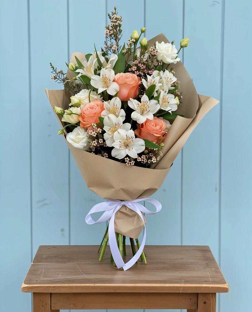 Букет цветов из: Альстромерии, Лизиантусы, Розы и Хризантемы в Якшур-Бодья